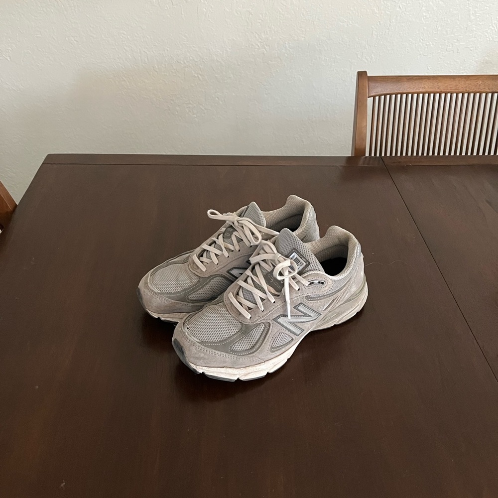 New Balance 990v4